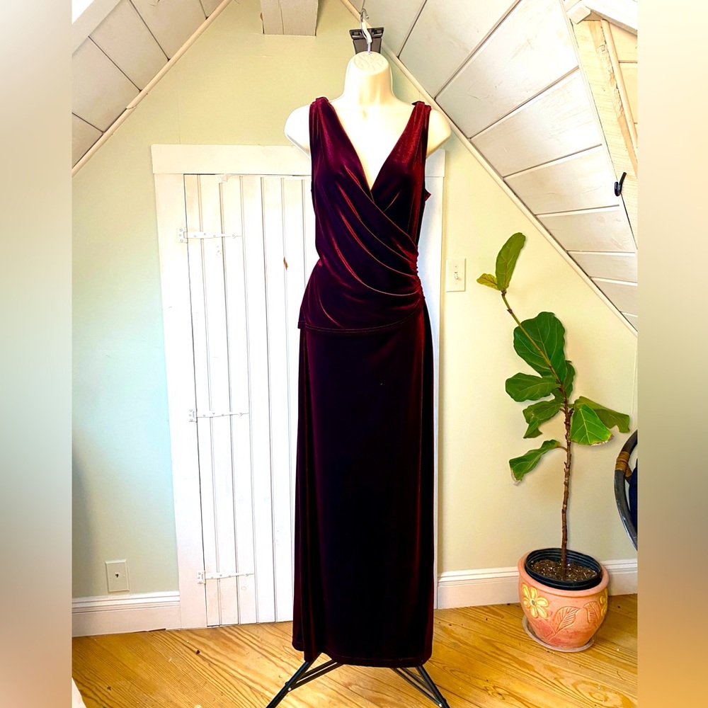 Georgiou Studio Burgundy Velvet Cocktail Dress V neck Side Slit Medium